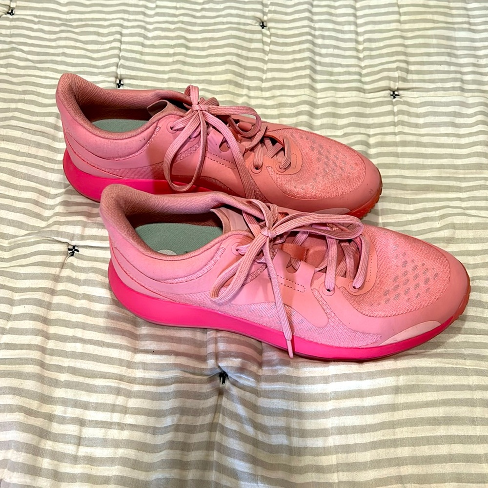 Lululemon women’s strongfeel training shoe size 9